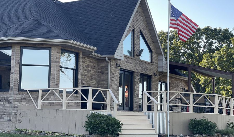 24352 St. Hwy Ee, Aurora, MO 65605 - 4 Beds, 3 Bath