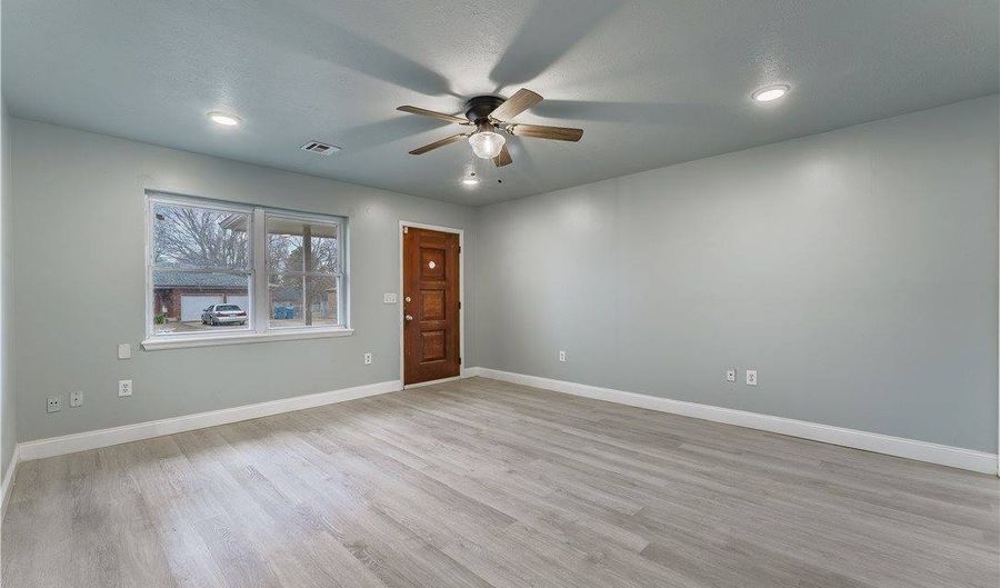 2201 SE 15Th St, Bentonville, AR 72712 - 4 Beds, 2 Bath