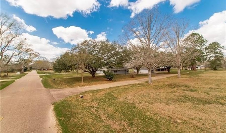 59315 ADAMS Rd, Bogalusa, LA 70427 - 3 Beds, 2 Bath