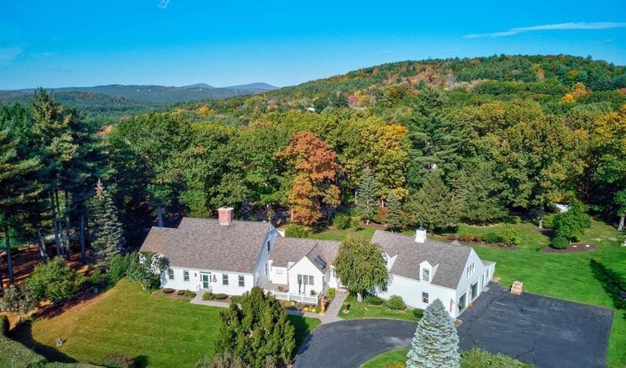 19 Pinnacle Rd, Amherst, NH 03031 - 4 Beds, 5 Bath