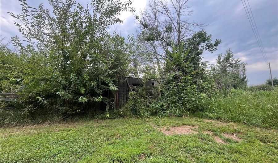 11112 NE County Road 3003, Adrian, MO 64720 - 3 Beds, 2 Bath