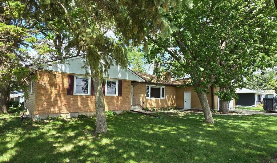 1713 S Shore Dr, Albert Lea, MN 56007 - 3 Beds, 3 Bath