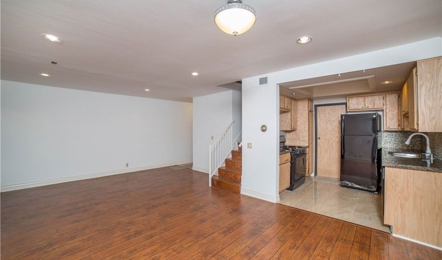 5291 Colodny 9, Agoura Hills, CA 91301 - 2 Beds, 3 Bath