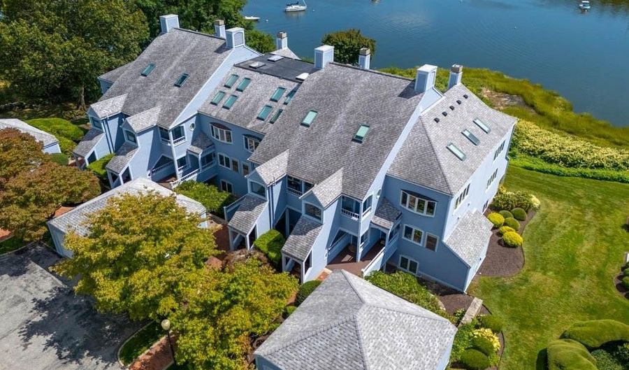 152 Crompton Ave 12, East Greenwich, RI 02818 - 2 Beds, 2 Bath