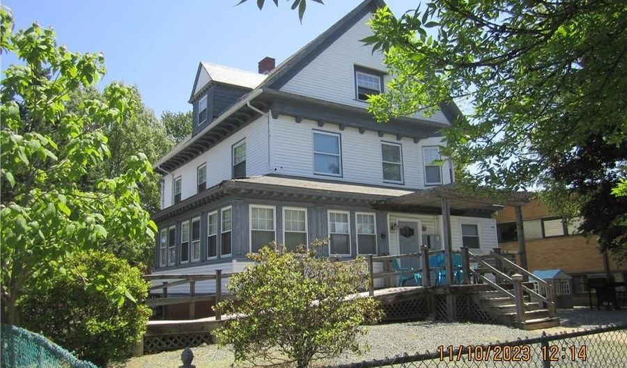 1732 BROAD St, Cranston, RI 02905 - 6 Beds, 4 Bath