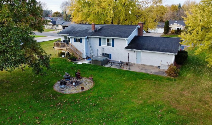 811 SUNSET Dr, Antigo, WI 54409 - 3 Beds, 2 Bath