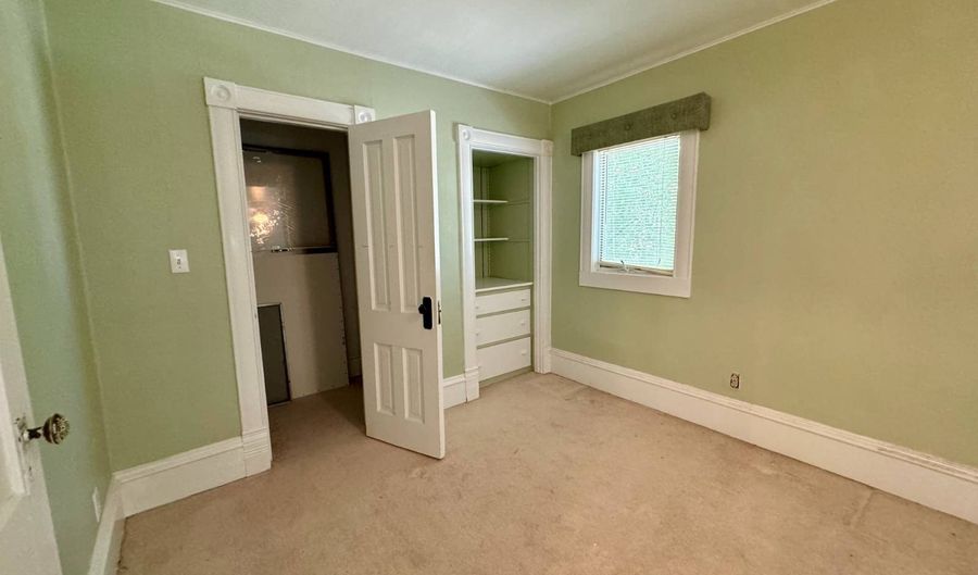1007 5th St, Britton, SD 57430 - 3 Beds, 3 Bath
