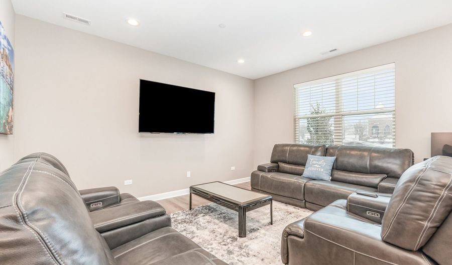 253 Masters Dr, Addison, IL 60101 - 2 Beds, 3 Bath