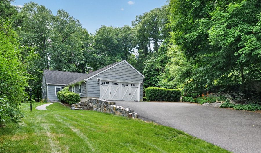 37 N Pleasant Rise, Brookfield, CT 06804 - 4 Beds, 4 Bath