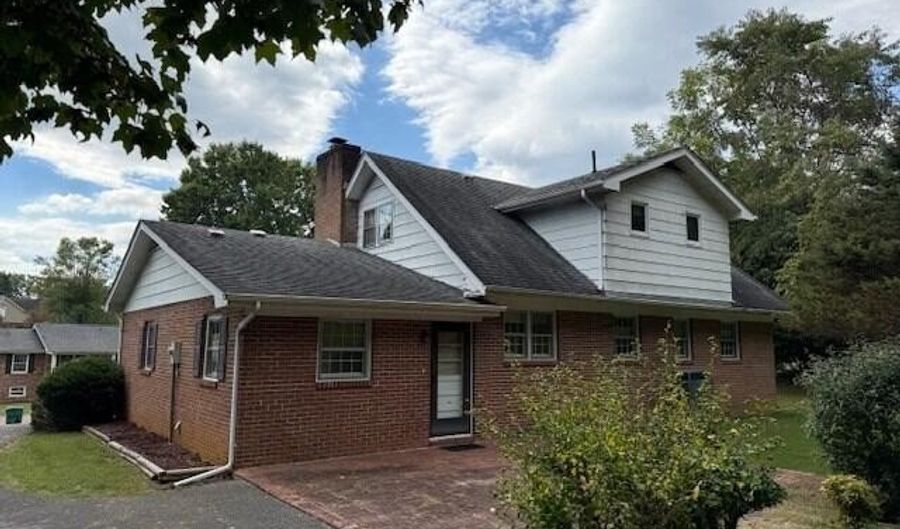 18343 Westwood Dr, Abingdon, VA 24211 - 4 Beds, 2 Bath