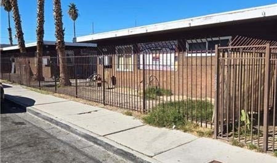 236 W Philadelphia Ave 4, Las Vegas, NV 89102 - 1 Beds, 1 Bath