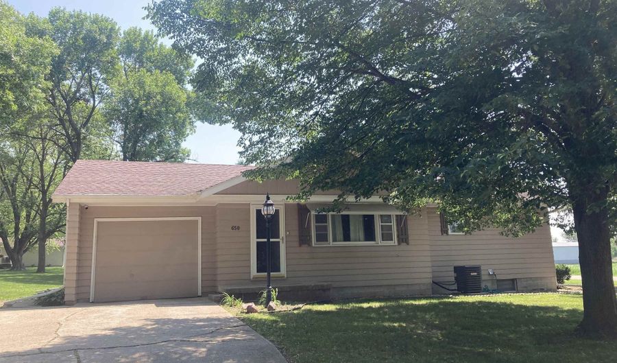 650 S 7th St, Akron, IA 51001 - 3 Beds, 2 Bath
