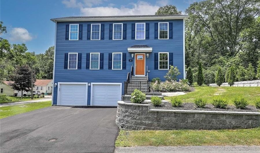 29 Graves Ave, North Smithfield, RI 02896 - 3 Beds, 2 Bath