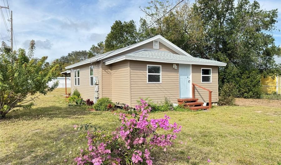 620 OAK St, Auburndale, FL 33823 - 2 Beds, 1 Bath