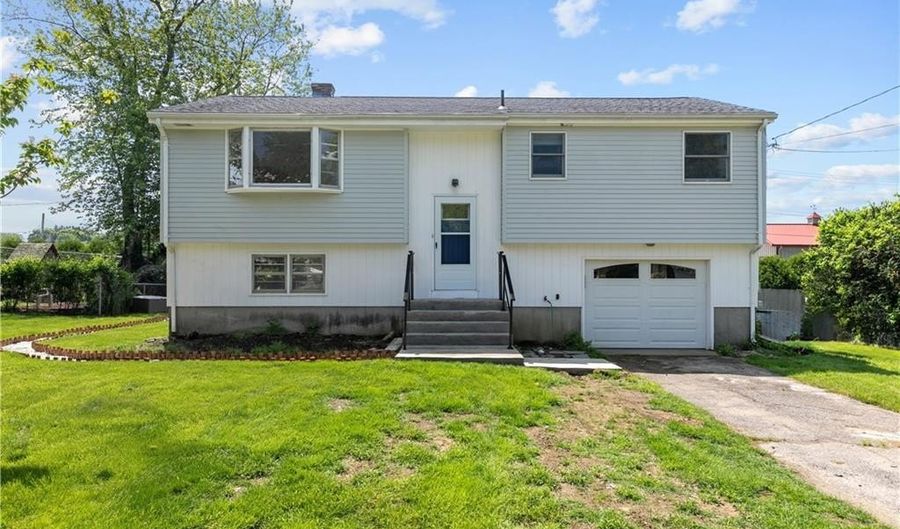 21 Reardon Dr, Middletown, RI 02842 - 3 Beds, 2 Bath