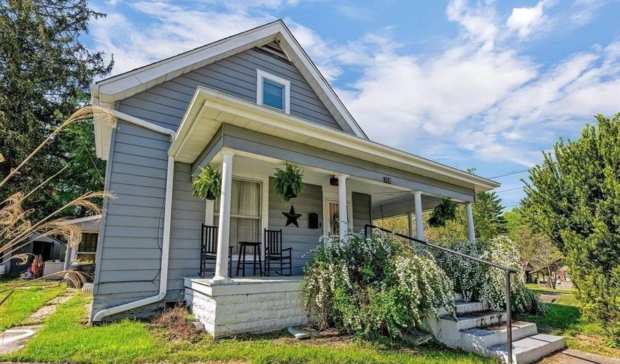 322 16th St, Bedford, IN 47421 - 4 Beds, 2 Bath