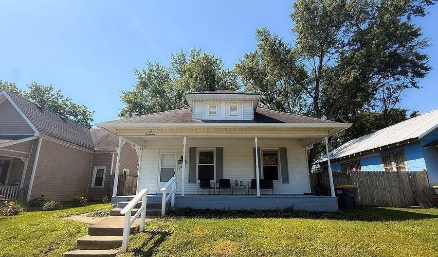 1217 W 3rd St, Anderson, IN 47304 - 3 Beds, 2 Bath
