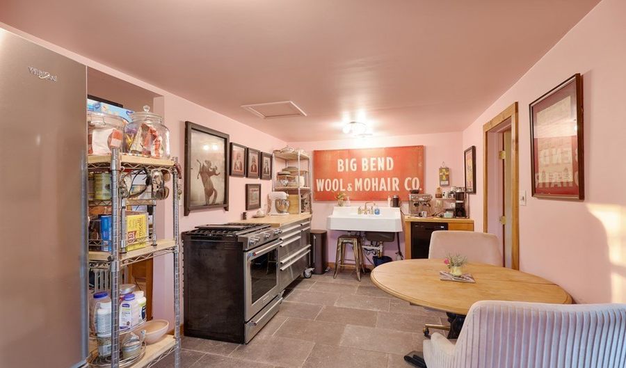 208 S 2nd St, Alpine, TX 79830 - 1 Beds, 2 Bath