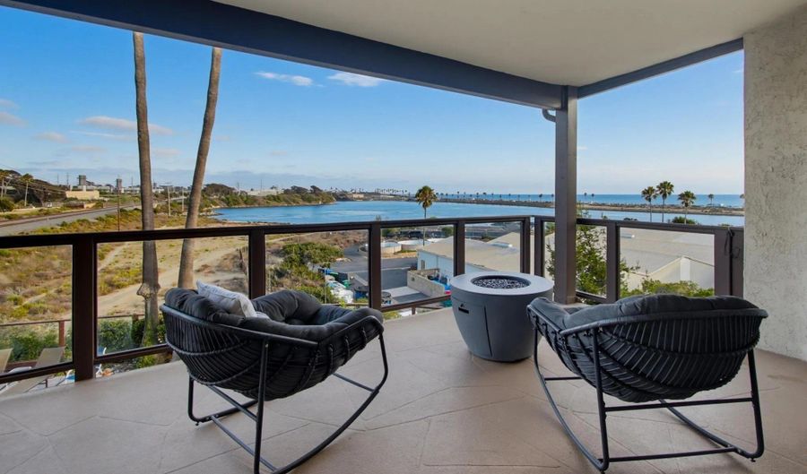 331 Olive 202, Carlsbad, CA 92008 - 2 Beds, 3 Bath