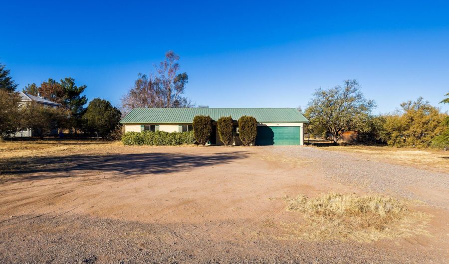 290 N Cherokee Trl, Benson, AZ 85602 - 3 Beds, 2 Bath