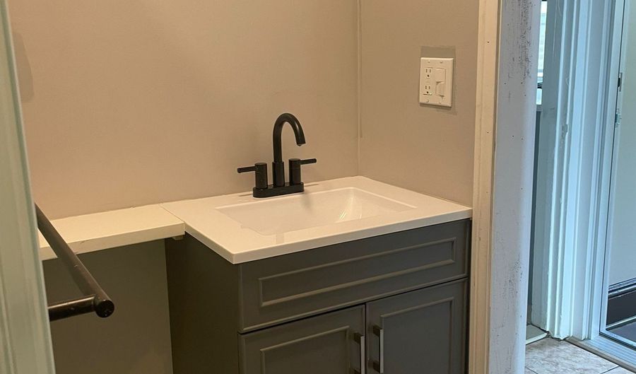 339 Wayne St 2nd Fl., Bridgeport, CT 06606 - 3 Beds, 1 Bath