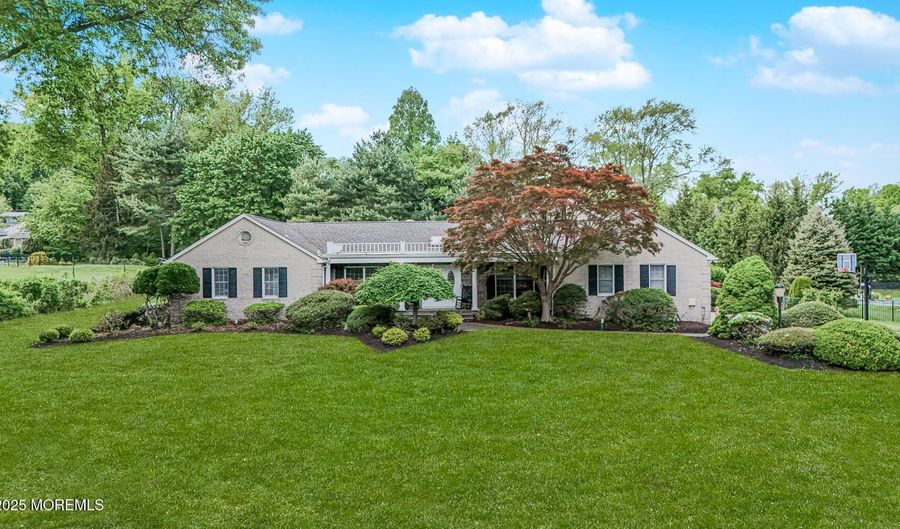 27 Southview Ter S, Middletown, NJ 07748 - 6 Beds, 5 Bath