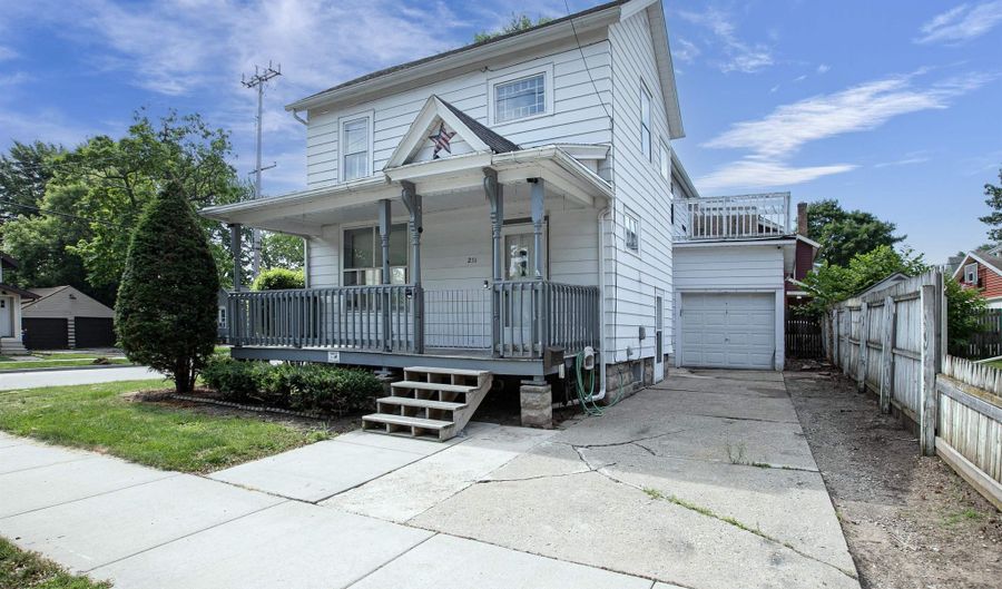231 E WINNEBAGO St, Appleton, WI 54911 - 4 Beds, 1 Bath