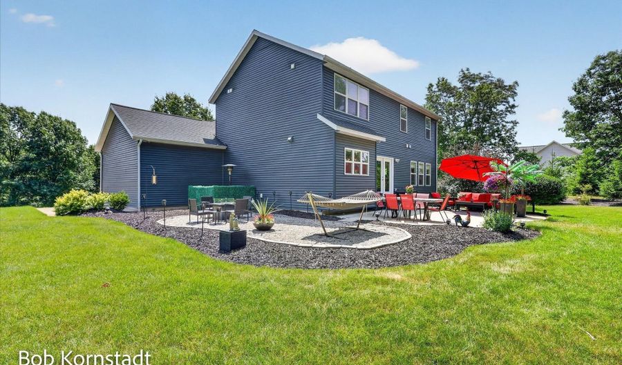 8059 Buttrick Ridge Trl SE, Alto, MI 49302 - 4 Beds, 3 Bath