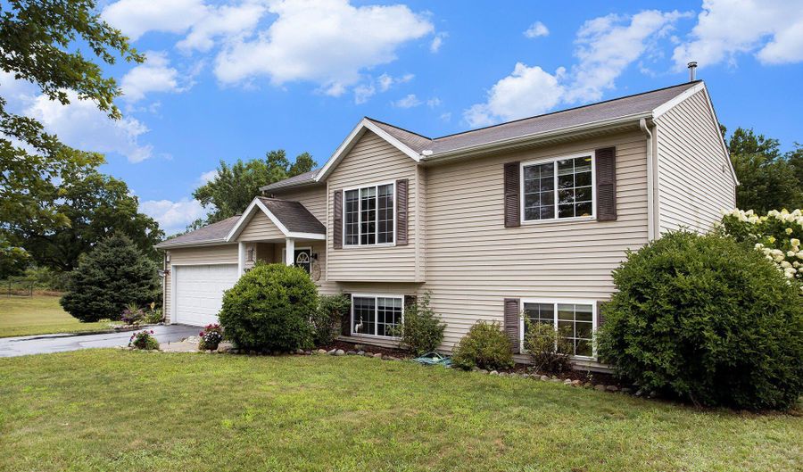 1077 Sun Valley Ln, Allegan, MI 49010 - 4 Beds, 2 Bath