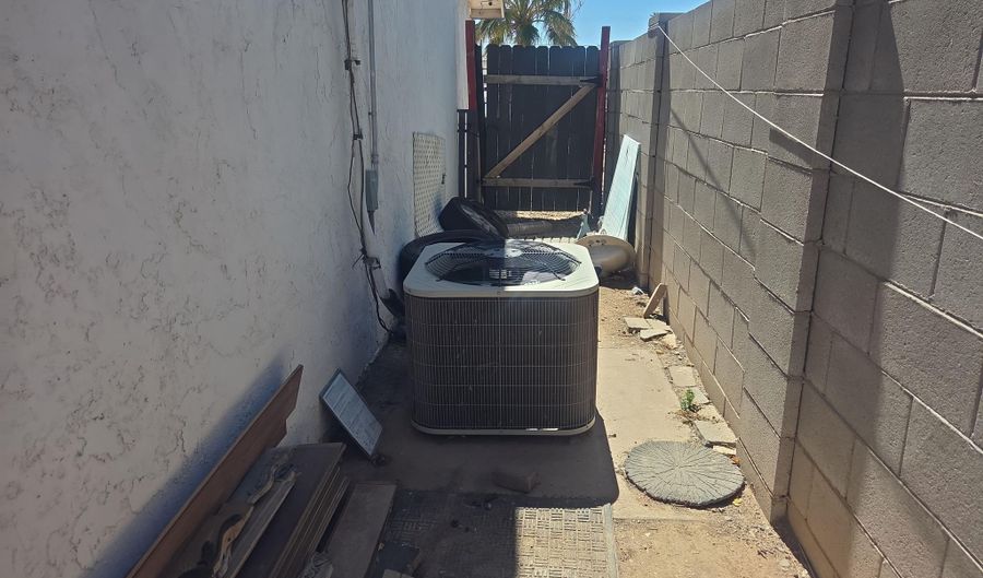 8682 W SANTA CRUZ Blvd, Arizona City, AZ 85123 - 3 Beds, 2 Bath
