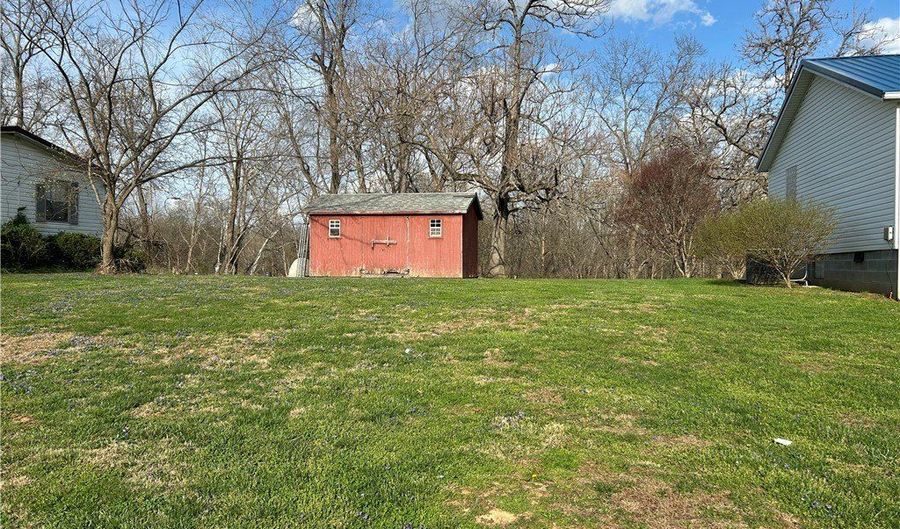 202 Blackbird Dr, Ashton, WV 25503 - 3 Beds, 2 Bath