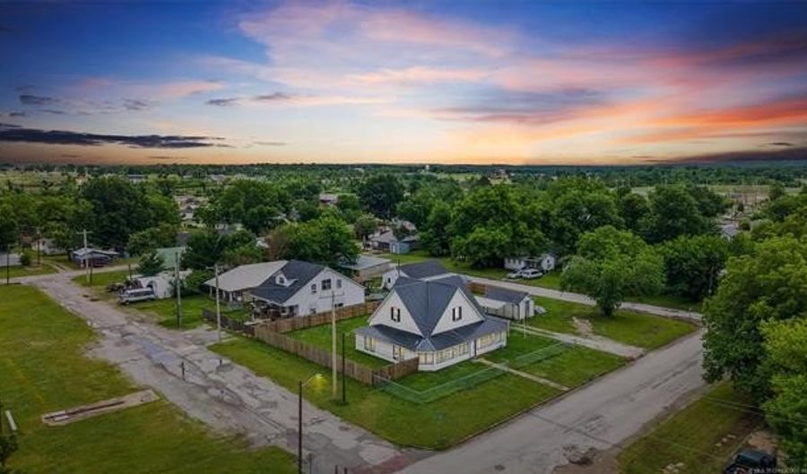 321 S 4th St, Barnsdall, OK 74002 - 5 Beds, 2 Bath