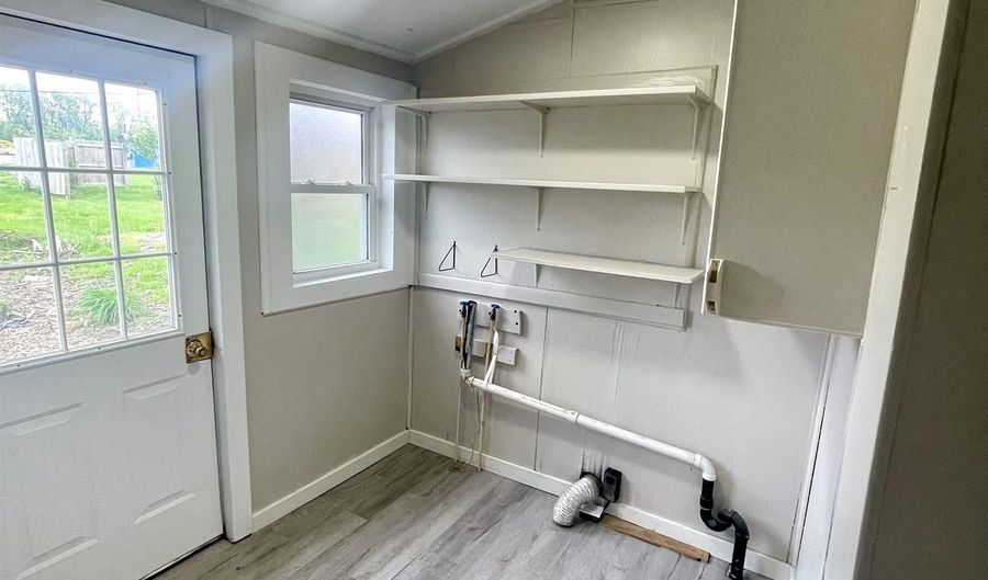 318 W 10th St, Bicknell, IN 47512 - 2 Beds, 1 Bath