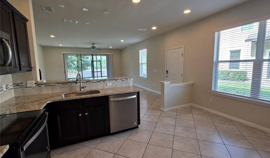 1069 PAVIA Dr, Apopka, FL 32703 - 3 Beds, 3 Bath