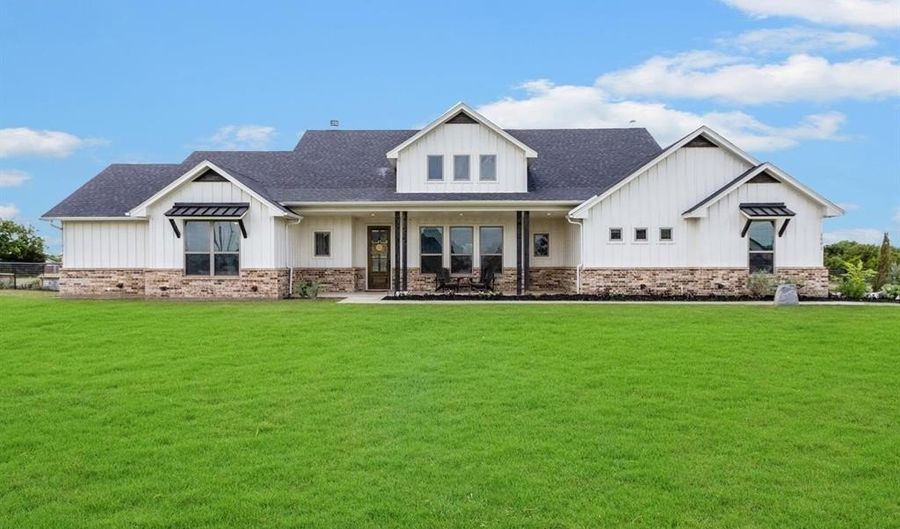 1001 N Oak Trl, Weatherford, TX 76085 - 4 Beds, 3 Bath