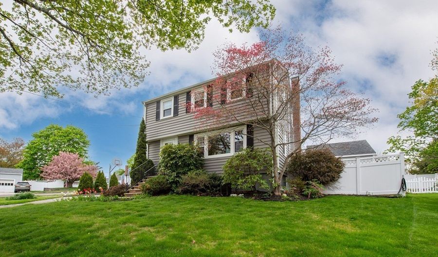 15 Palmer Rd, Beverly, MA 01915 - 3 Beds, 3 Bath