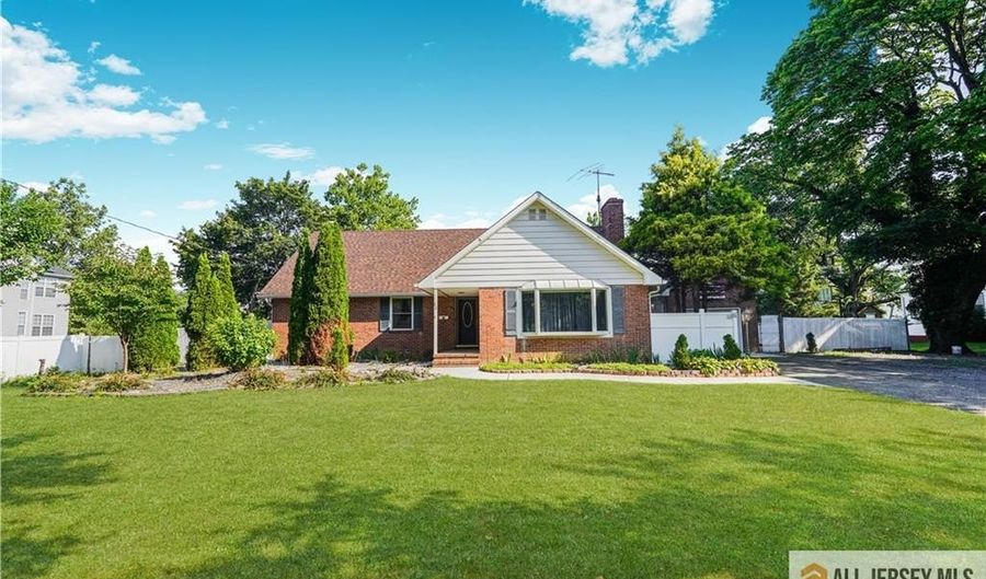 82 Milltown Rd, East Brunswick, NJ 08816 - 5 Beds, 4 Bath