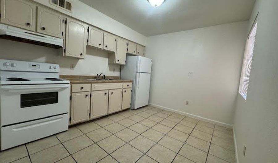 182 W GERONIMO St 2, Chandler, AZ 85225 - 2 Beds, 1 Bath