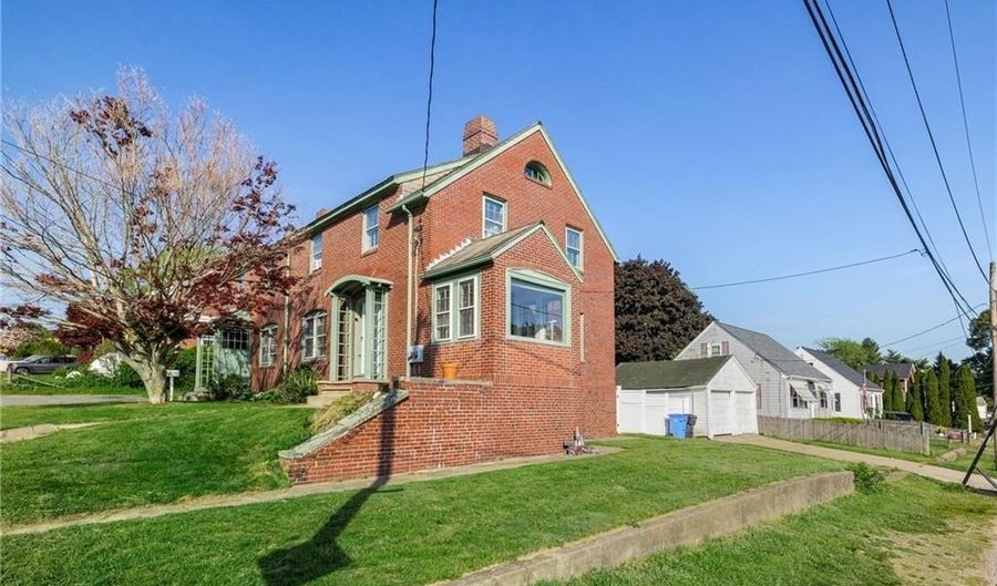 12 Blackstone St, Cumberland, RI 02864 - 8 Beds, 3 Bath