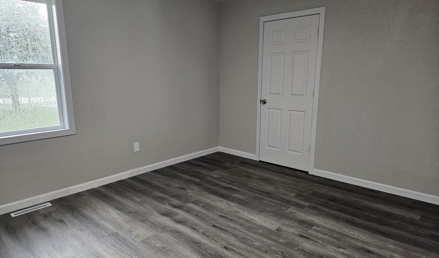 4070 Sharp Rd, Adrian, MI 49221 - 5 Beds, 2 Bath