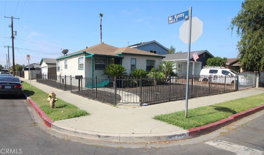 758 E 106th St, Los Angeles, CA 90002 - 3 Beds, 2 Bath