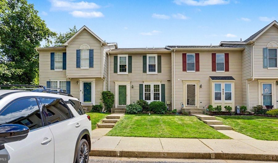 953 GAINSBOROUGH Ct 953, Bel Air, MD 21014 - 3 Beds, 2 Bath