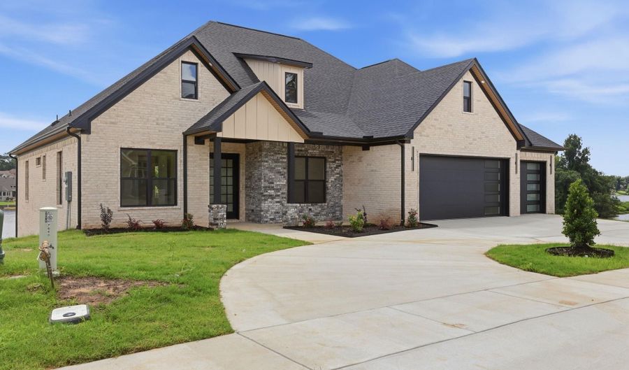 7636 S Shoreline Blvd, Benton, AR 72019 - 5 Beds, 3 Bath