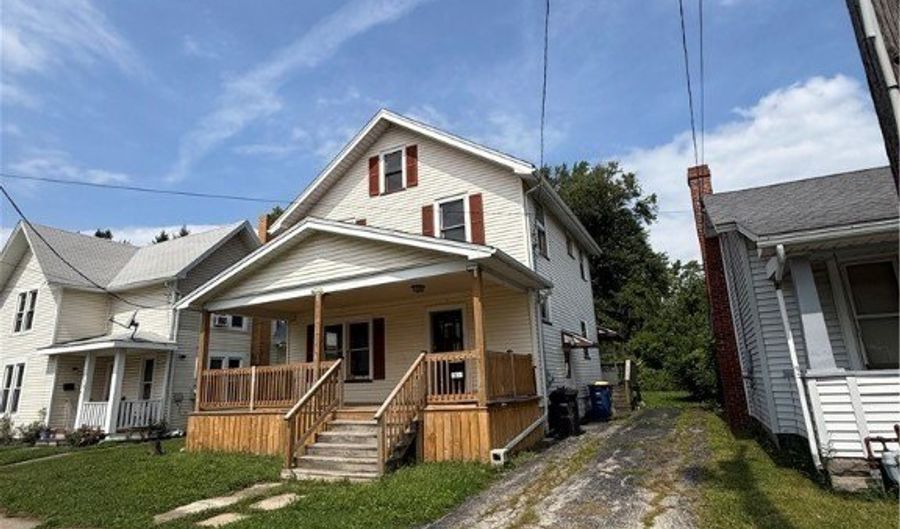 1631 W 8th St, Ashtabula, OH 44004 - 3 Beds, 2 Bath