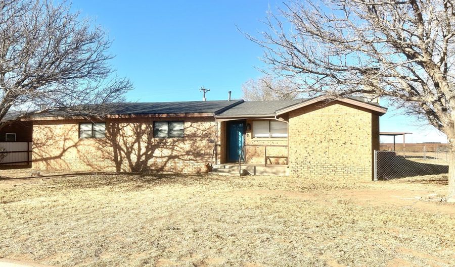 308 E 9th St, Anton, TX 79313 - 4 Beds, 3 Bath