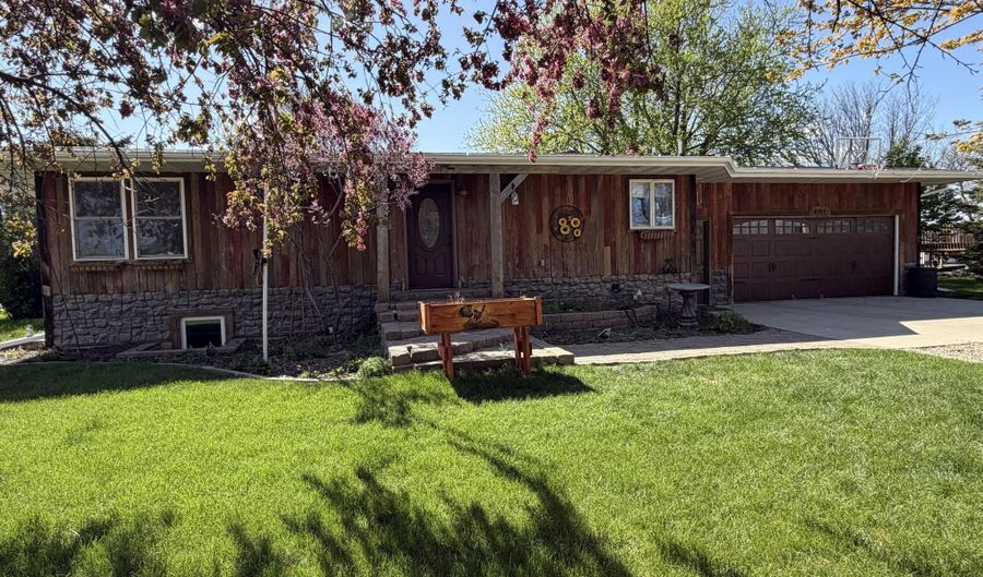 401 4th St, Bath, SD 57427 - 4 Beds, 3 Bath