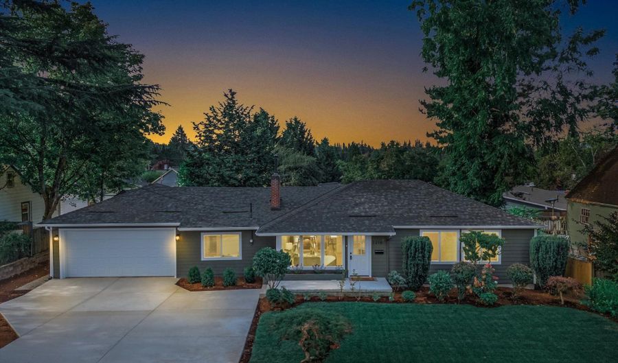 3216 SE WISTER St, Milwaukie, OR 97222 - 4 Beds, 3 Bath