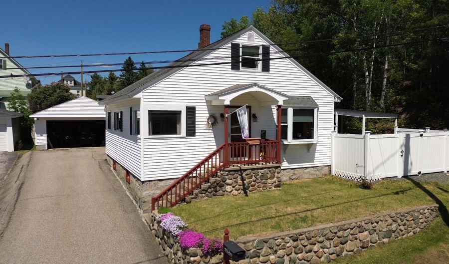 405 Westcott St, Berlin, NH 03570 - 3 Beds, 1 Bath