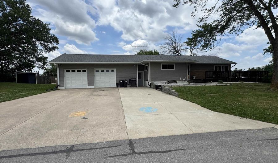810 4Th St, Anita, IA 50020 - 4 Beds, 3 Bath
