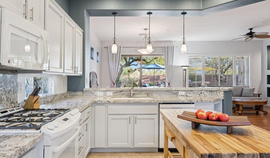 41606 N EMERALD LAKE Dr, Anthem, AZ 85086 - 2 Beds, 2 Bath